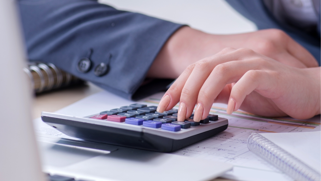 Como as empresas podem ajudar no bem-estar financeiro dos funcionários