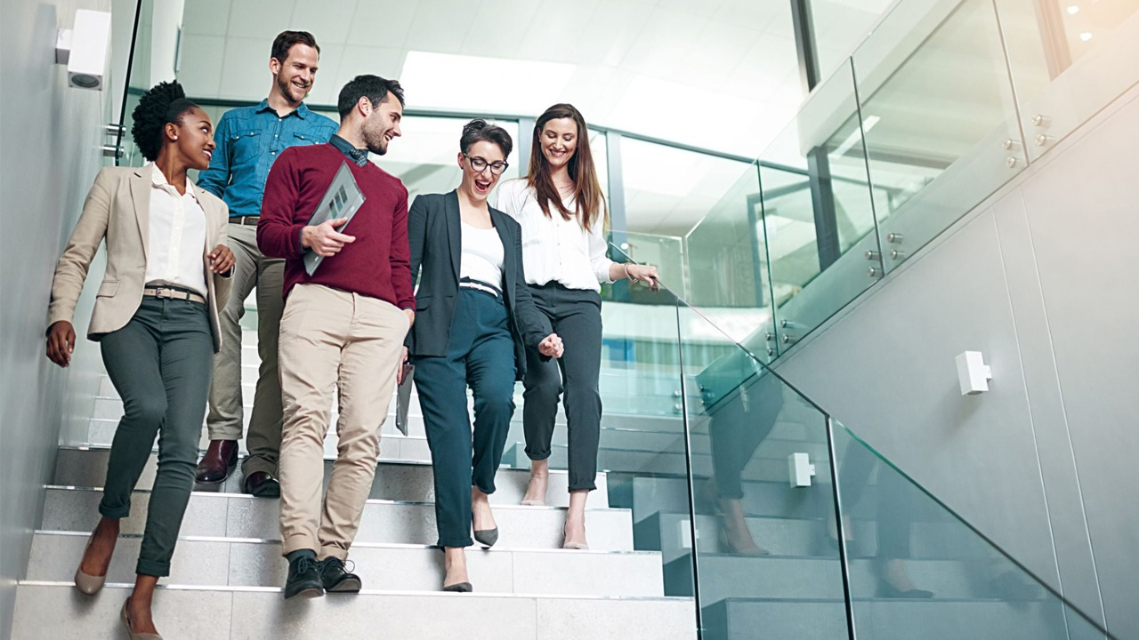 Dress code no ambiente de trabalho: quais as regras para se vestir corretamente?