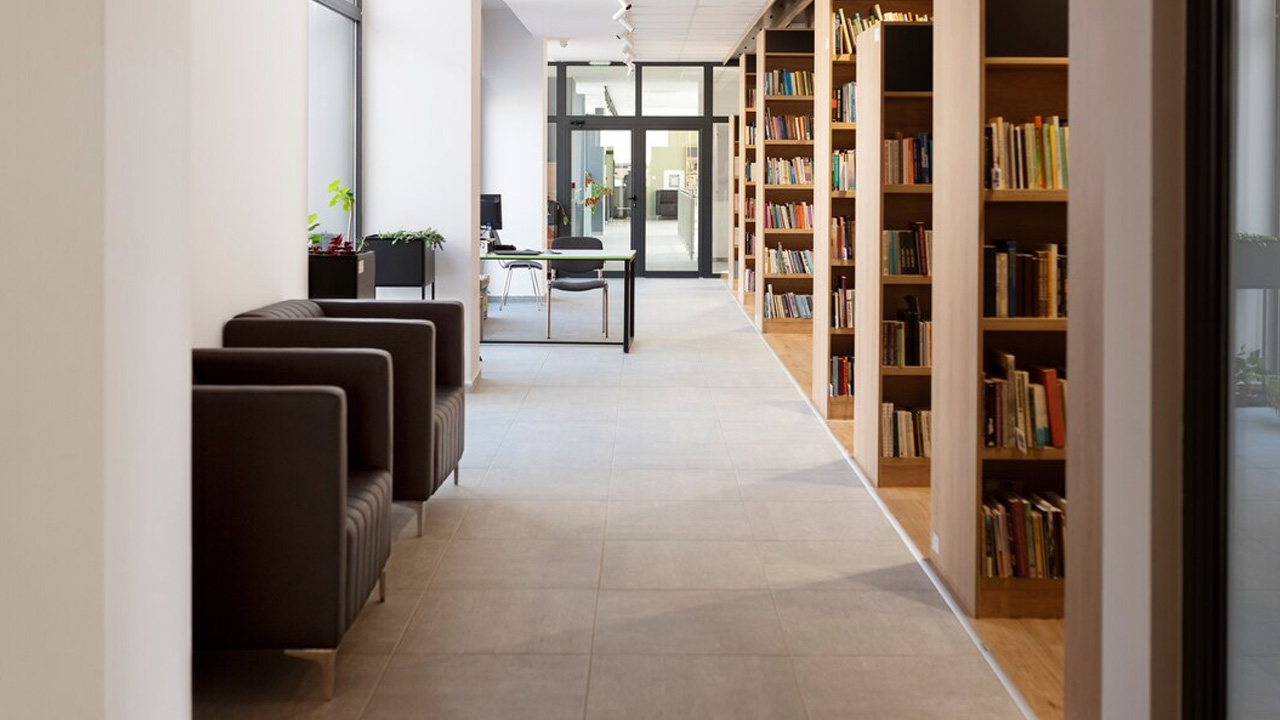 Por que investir em um escritório com biblioteca? Descubra