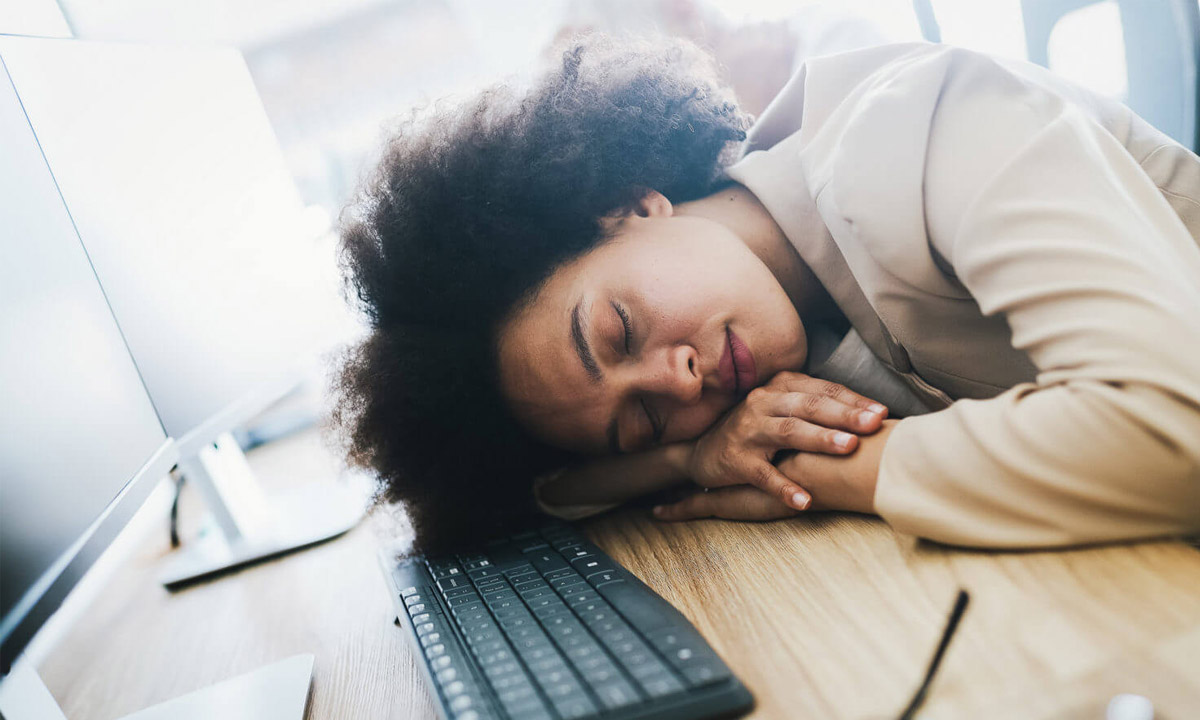 Sonolência no trabalho: como esse problema impacta a empresa