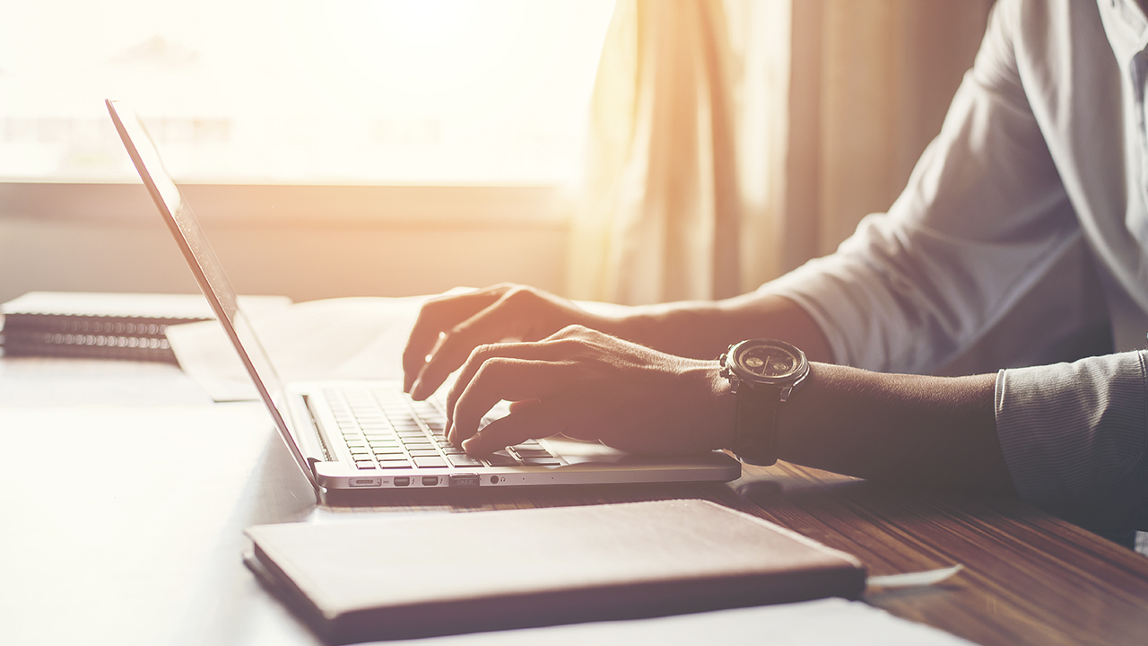 Trabalho híbrido veio para ficar? Veja como se adaptar